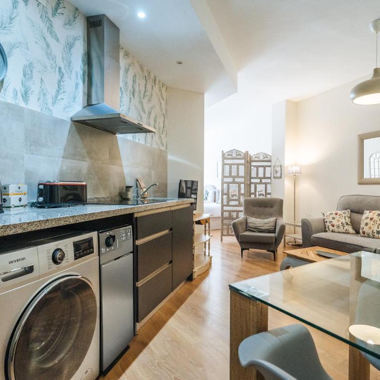Sierpes 54, by Homing U - Apartment with Balcony - 6