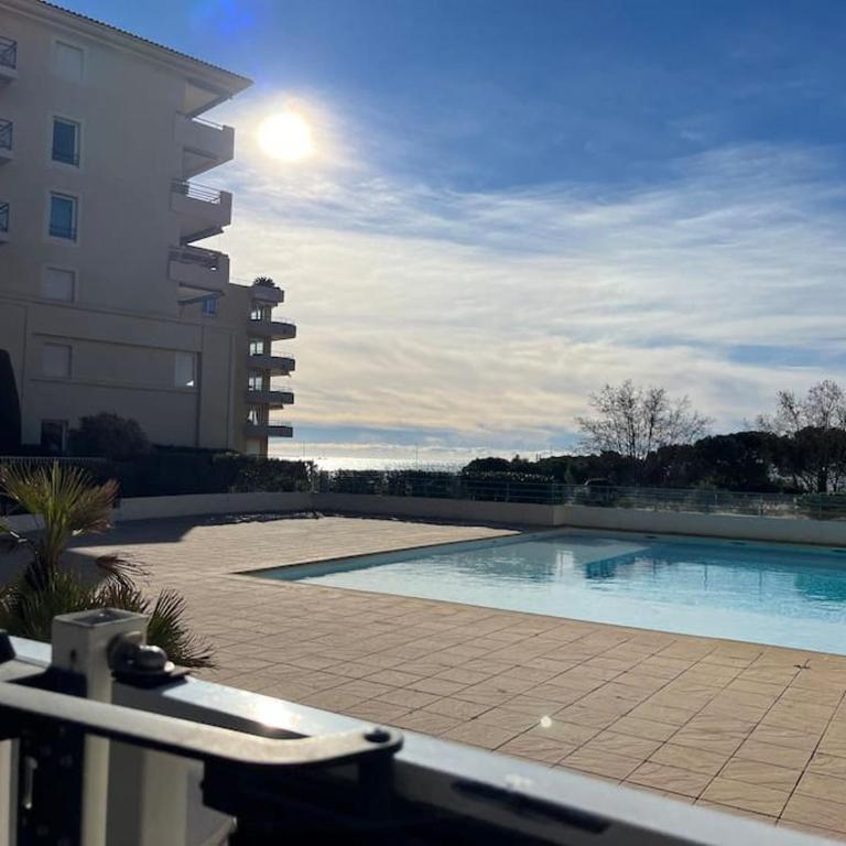F2 climatisé, piscine, parking, tout à pied - Apartment mit 1 Schlafzimmer - 36