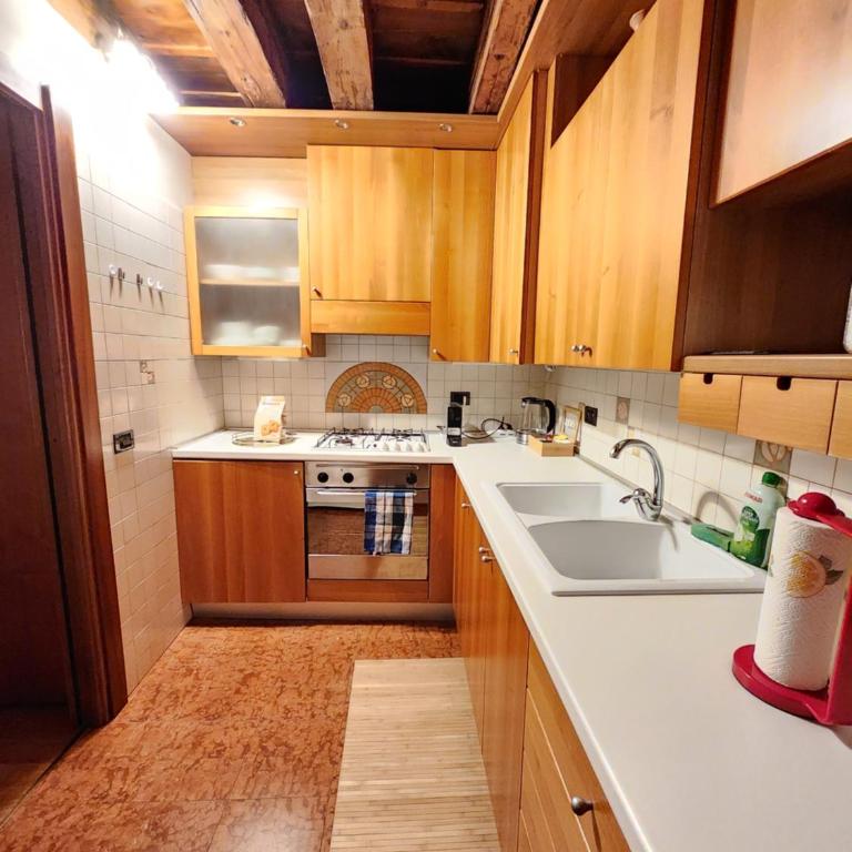 Juliets Bed Art Verona - One-Bedroom Apartment - 66