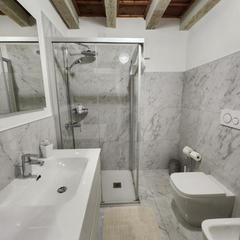 Juliets Bed Art Verona - One-Bedroom Apartment - 75