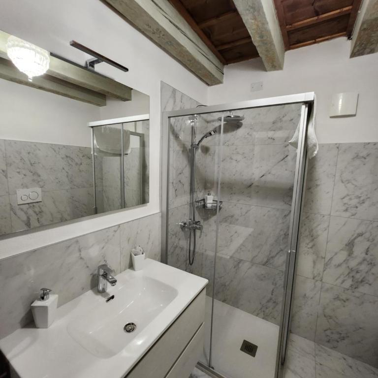 Juliets Bed Art Verona - One-Bedroom Apartment - 76