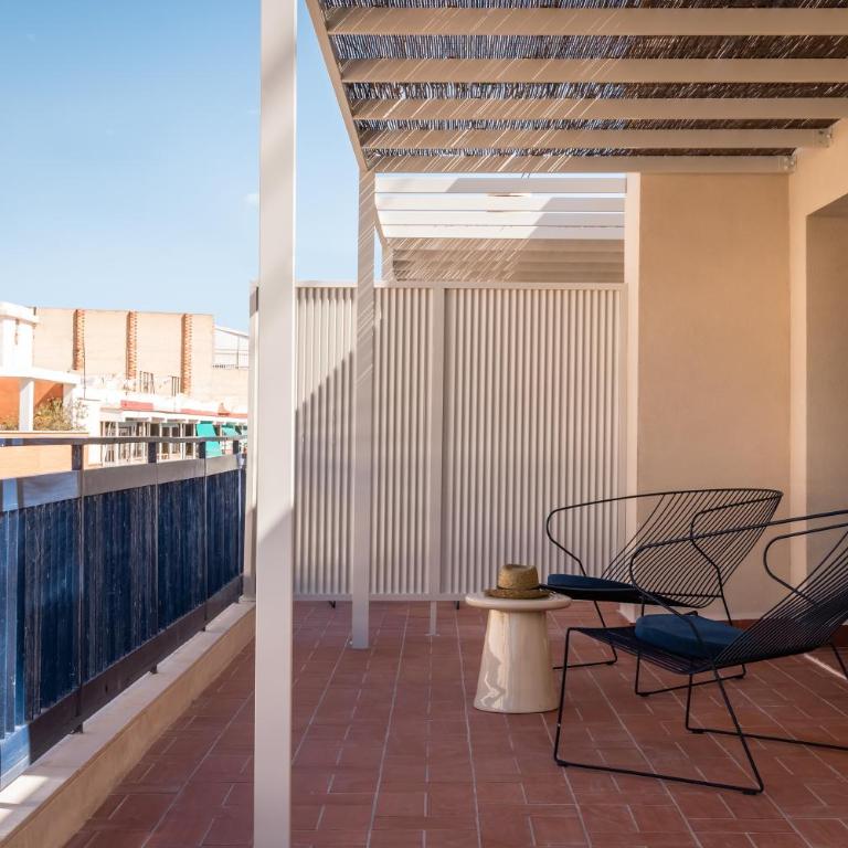 BYPILLOW Paseo - Double Room with Terrace - 9
