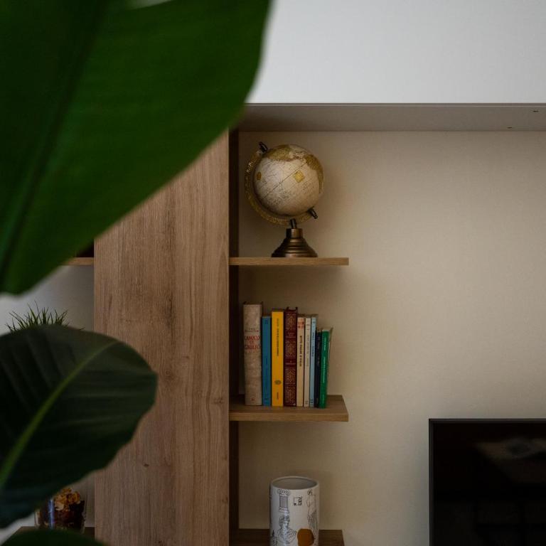 Napoli Domus - One-Bedroom Apartment with Balcony - 3