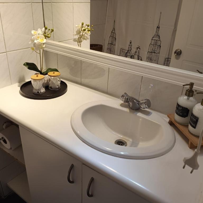 Hotel Santiago - One-Bedroom Apartment with Balcony and City View - 15