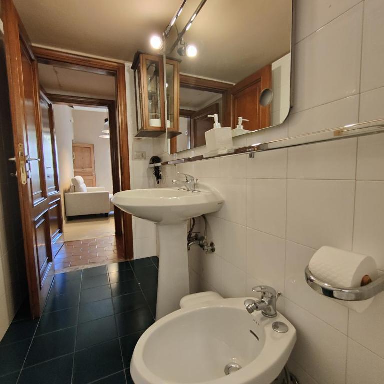 Large Family Flat - Tram to Center - Appartamento con 2 Camere da Letto - 38