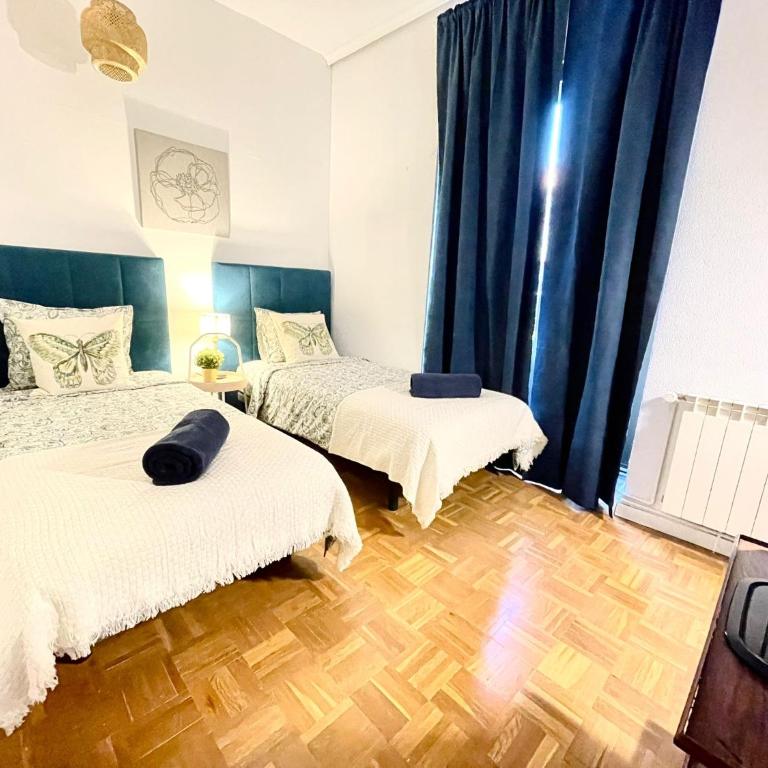 Centric Rooms Madera Gran Via - Twin Room with Shared Bathroom - 1