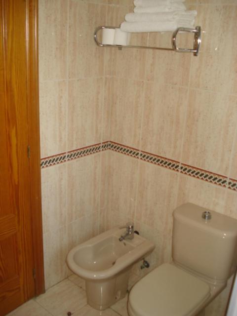 Hostal Pumar - Habitación Doble con baño privado - 10