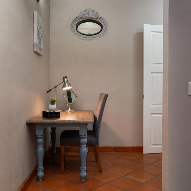 Casa Mimosa, 3BR Retreat with Rooftop & City Views - Casa de 3 dormitorios - 19