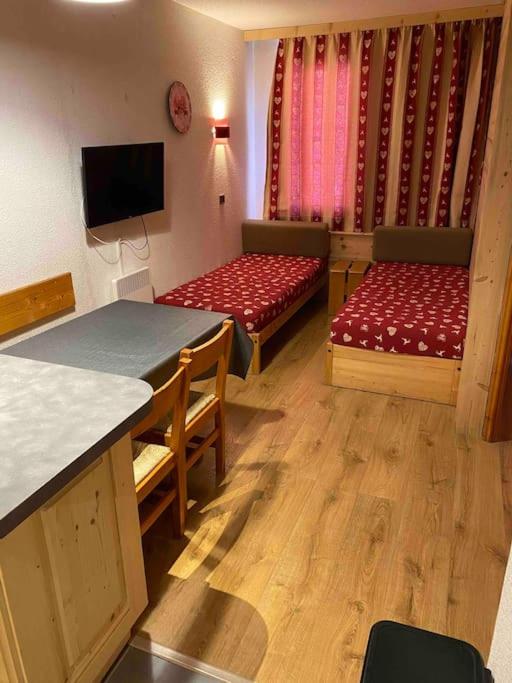 Appartement aux Coches skis aux pieds - Apartment mit 2 Schlafzimmern - 5