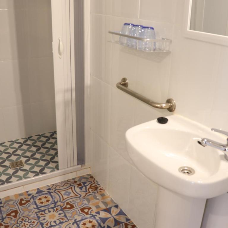 Hostal La Paloma I - Chambre Familiale Standard - 1