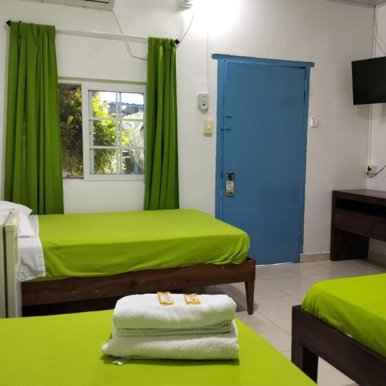 Alojamiento San Martín - Habitación Triple con baño privado - 9