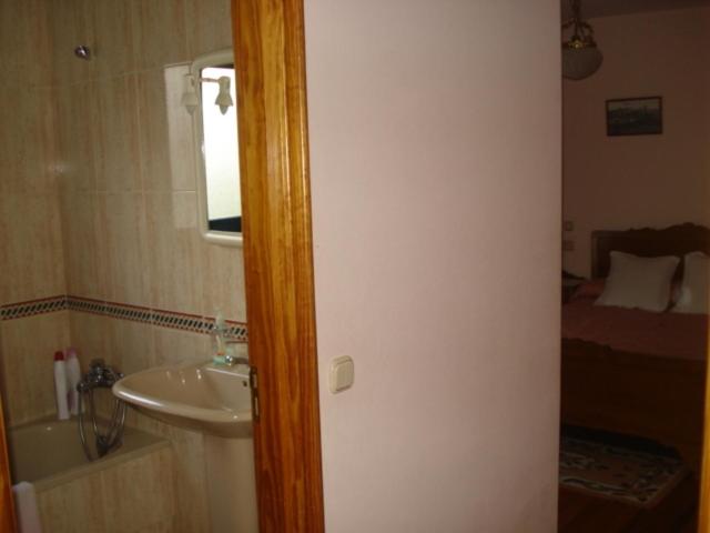 Hostal Pumar - Habitación Doble con baño privado - 5