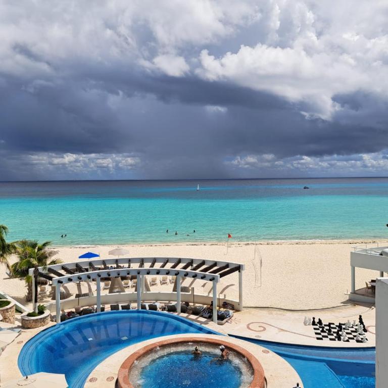 SUNSET FISHERMEN BEACH & SPA RESORT-Optional All Inclusive- 3 UNITS CHOICE-ROOM - 344A Ocean view with terrace- ROOM 344B No terrace, View from window to park - STUDIO 344C Ocean View Studio for 2- Playacar Beach, Phase 1-NO ELEVATOR! - Habitación Doble Deluxe con balcón y vistas al mar - 25