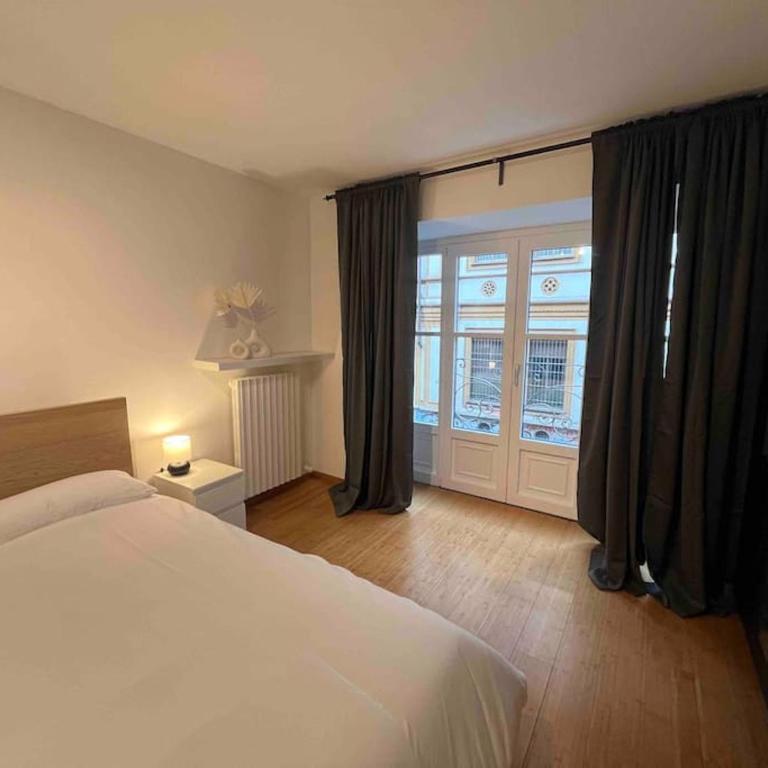 Spacious 2BR 2BA Porta Venezia Walk to Centrale FS - Two-Bedroom House - 8