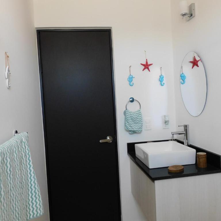 Gigi's Caribbean Paradise Aparment - Two-Bedroom Apartment - 28