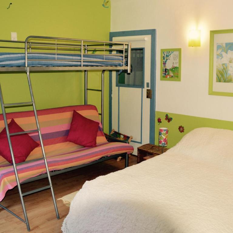 Volets Bleus et Briques Rouges - Apartment - 32