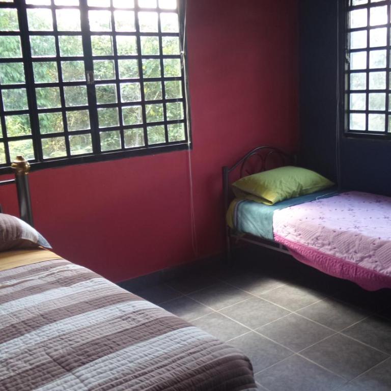 Blue Pine Farm Lodge Cabanas - Three-Bedroom House - 13