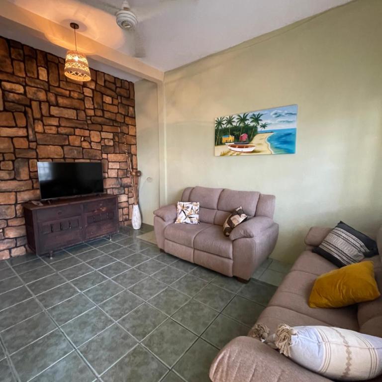Casa Bety - Three-Bedroom House - 1