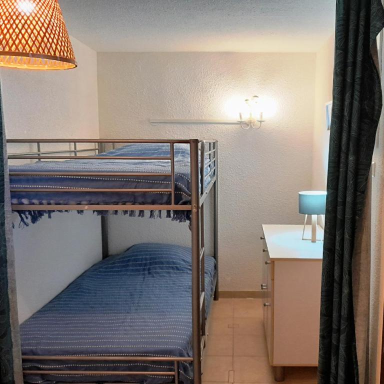 Appartement Saint Pierre la Mer 6 personnes, vue sur la mer, piscine, parking, tennis M330 - Two-Bedroom Apartment - 6