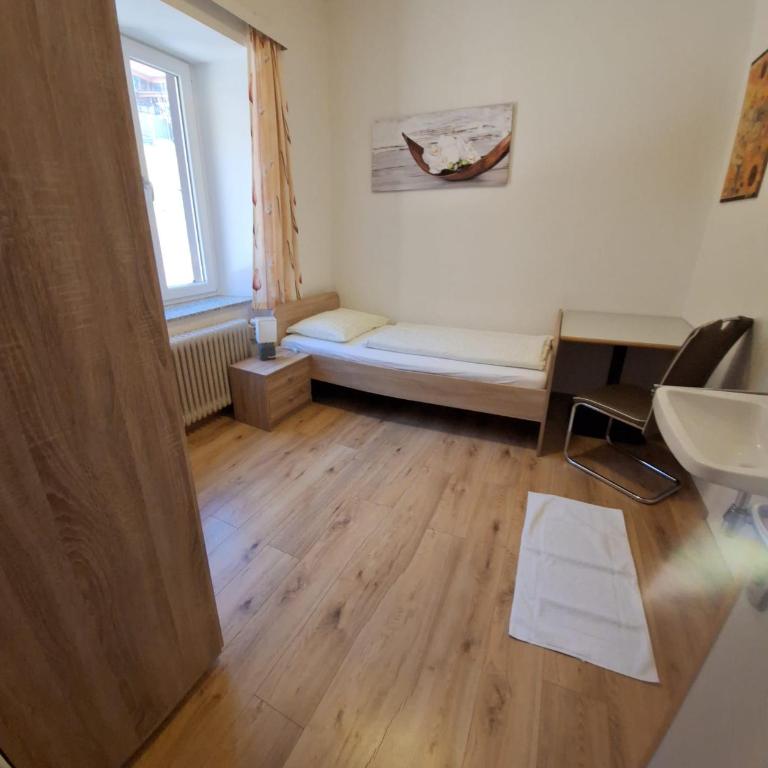 Jugend- und Familiengästehaus Heiligenblut - Einzelzimmer mit Gemeinschaftsdusche und -WC - 8
