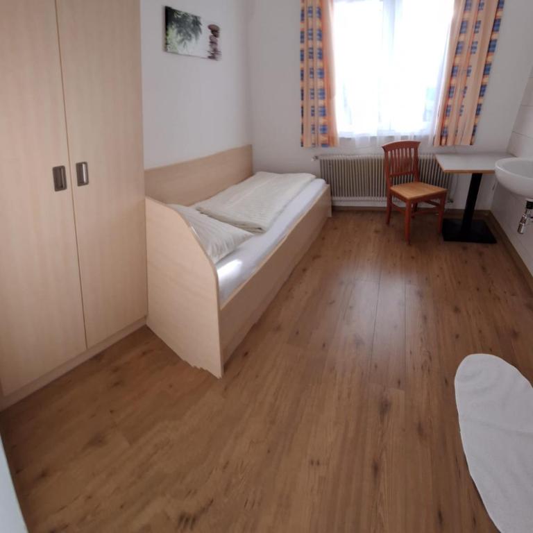 Jugend- und Familiengästehaus Heiligenblut - Einzelzimmer mit Gemeinschaftsdusche und -WC - 9
