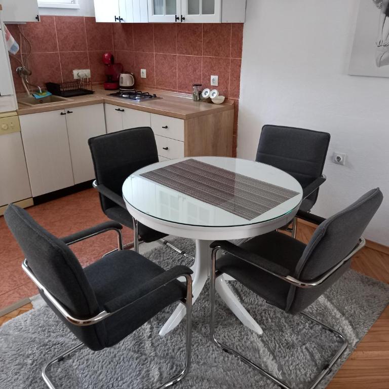 Stan u maslinama - Two-Bedroom Apartment - 6
