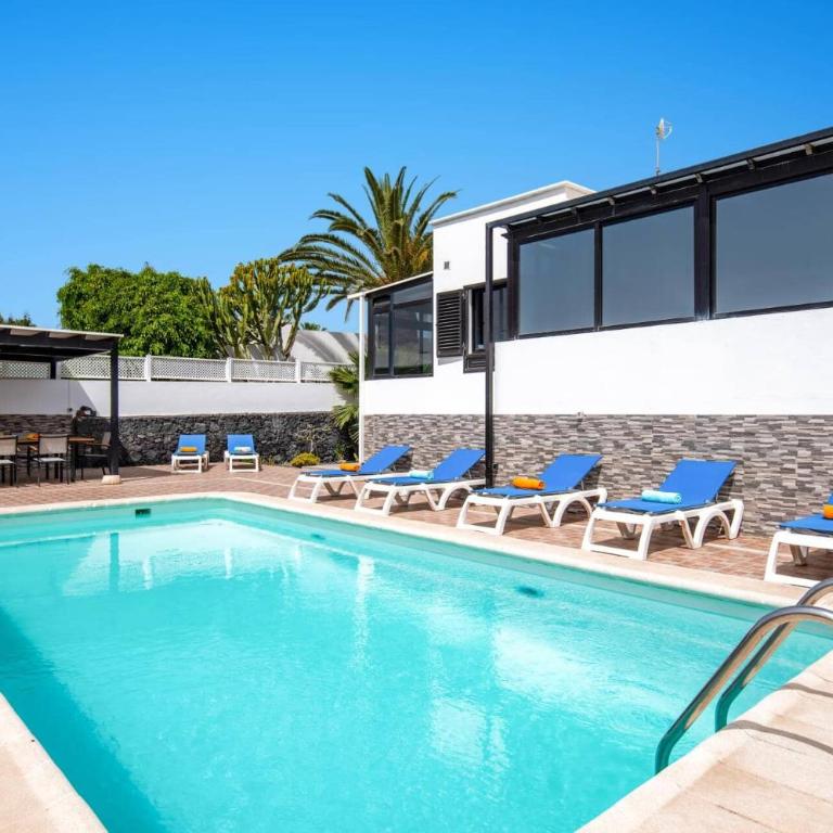Villa Alvaro Dos by Villa Plus - Villa - 1
