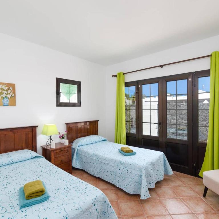 Villa Alvaro Dos by Villa Plus - Villa - 11