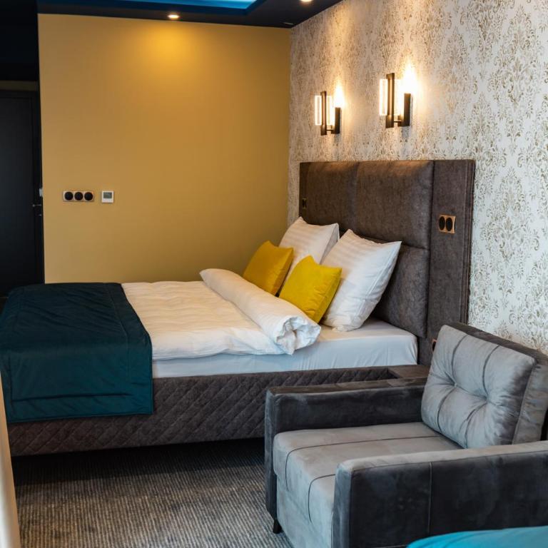 HOTEL LOBBY - Triple Room with Balcony - 2
