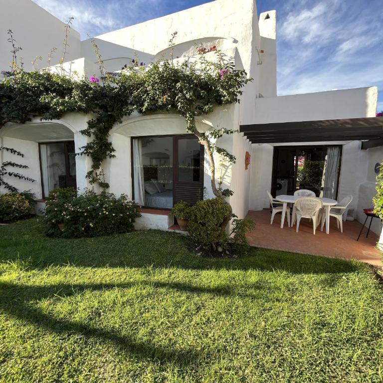 Estepona - Playa - 2 dormitorios con amplio jardín al lado del mar Ev1 - Apartamento - 1