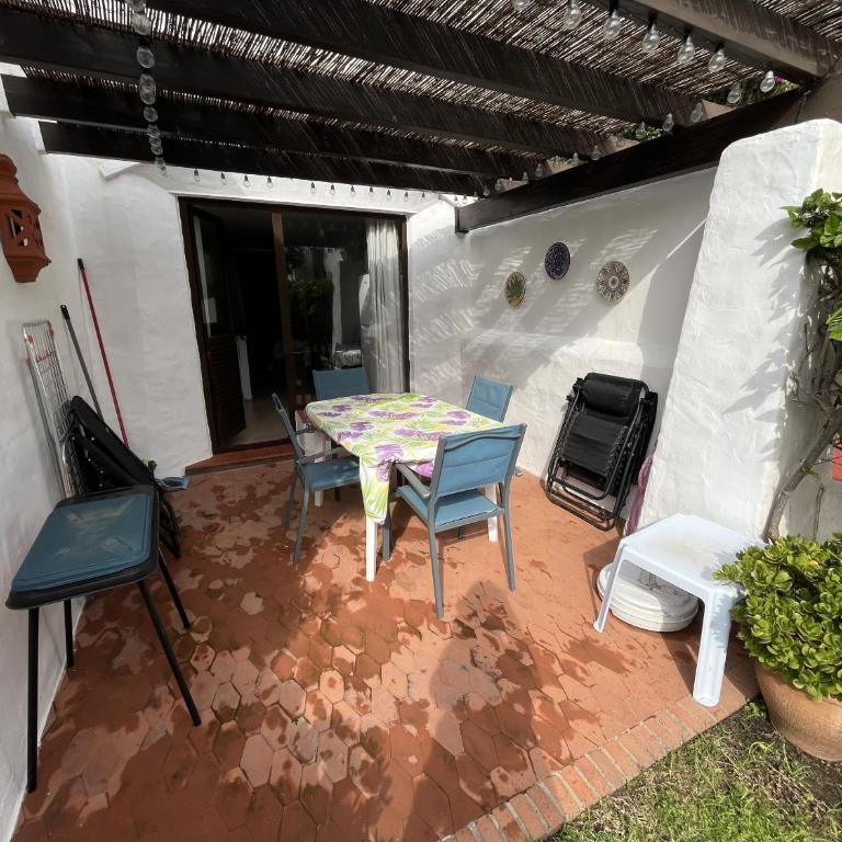 Estepona - Playa - 2 dormitorios con amplio jardín al lado del mar Ev1 - Apartamento - 6