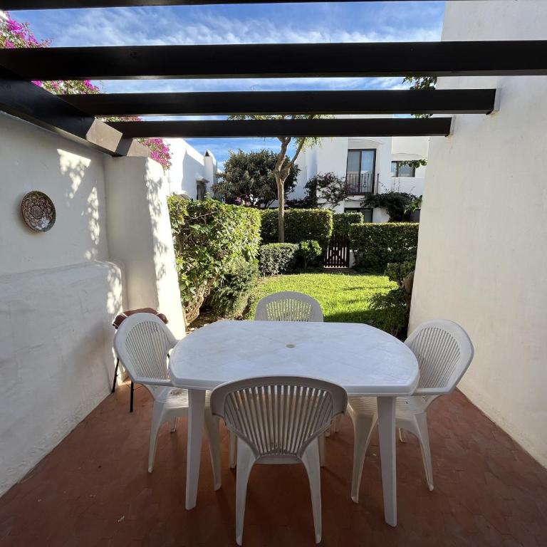 Estepona - Playa - 2 dormitorios con amplio jardín al lado del mar Ev1 - Apartamento - 15