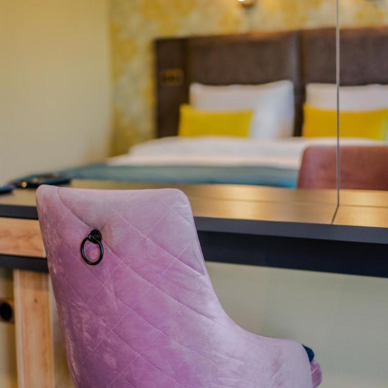 HOTEL LOBBY - Double Room with Balcony (2 Adults + 1 Child) - 2