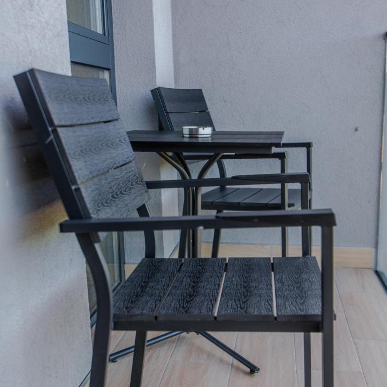 HOTEL LOBBY - Double Room with Balcony (2 Adults + 1 Child) - 5