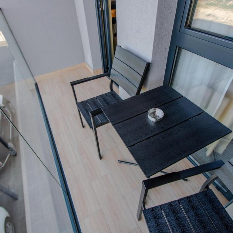 HOTEL LOBBY - Double Room with Balcony (2 Adults + 1 Child) - 4