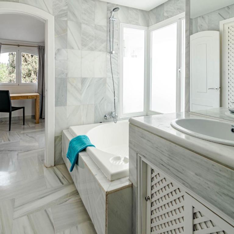 3 Townhouse with private garden in Marbella - Casa - 28