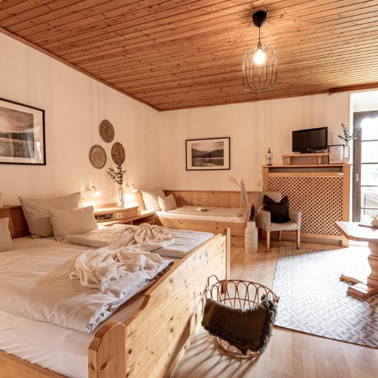 Der Thomataler Wirt - Dreibettzimmer mit Badewanne - 1