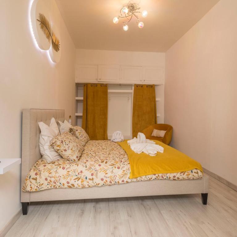l'atypique au centre des arcades Elégant Spacieux - Appartement 2 Chambres - 45