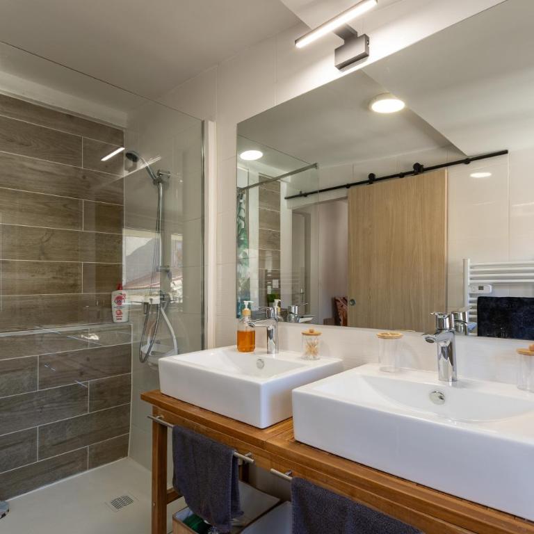 T3 Aqui es Besièrs - Centre-Historique - Cathédrale & Halles - Clim - Wifi - Free parking sur demande - Appartement 2 Chambres - 16