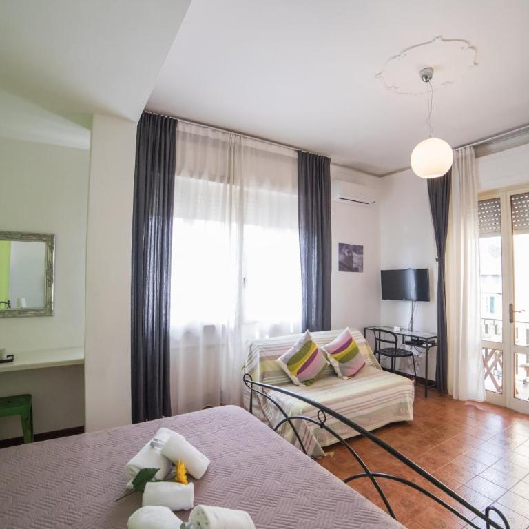 B&B Cento Passi Dalle Mura - Camera Tripla con Bagno Privato Esterno - 2
