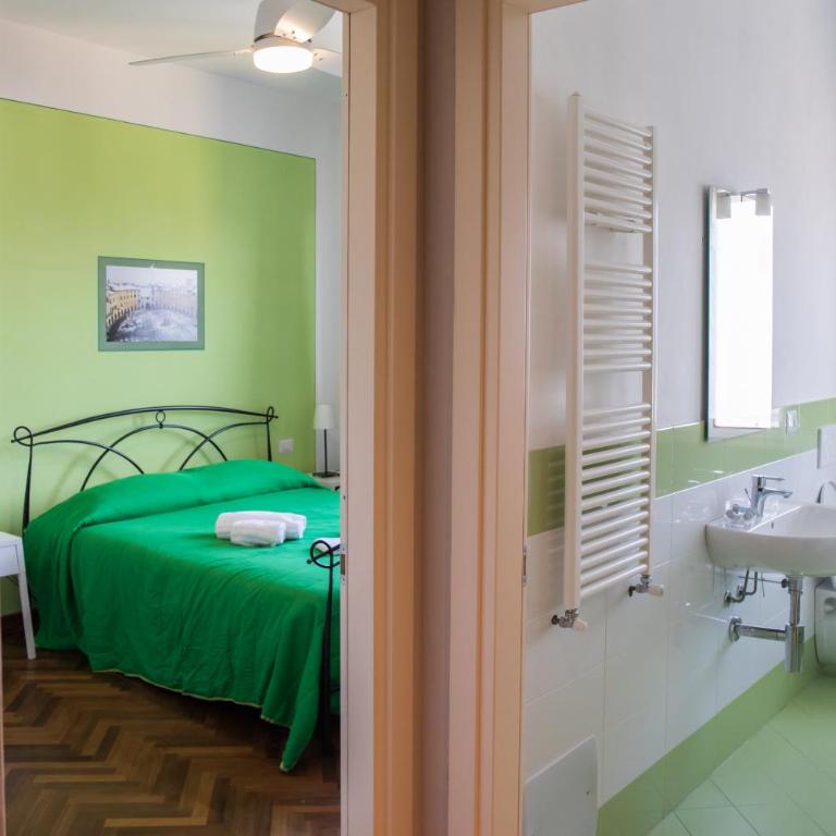 B&B Cento Passi Dalle Mura - Camera Matrimoniale con Bagno Privato Esterno - 4