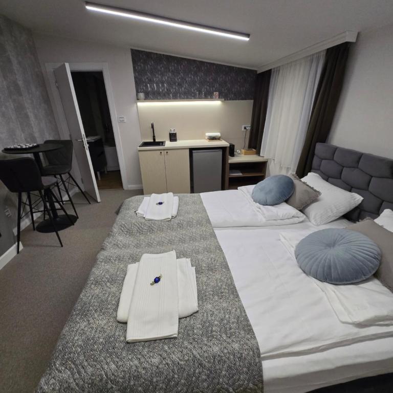 Face 3 Center SUBOTICA - King Room with Spa Bath - 1