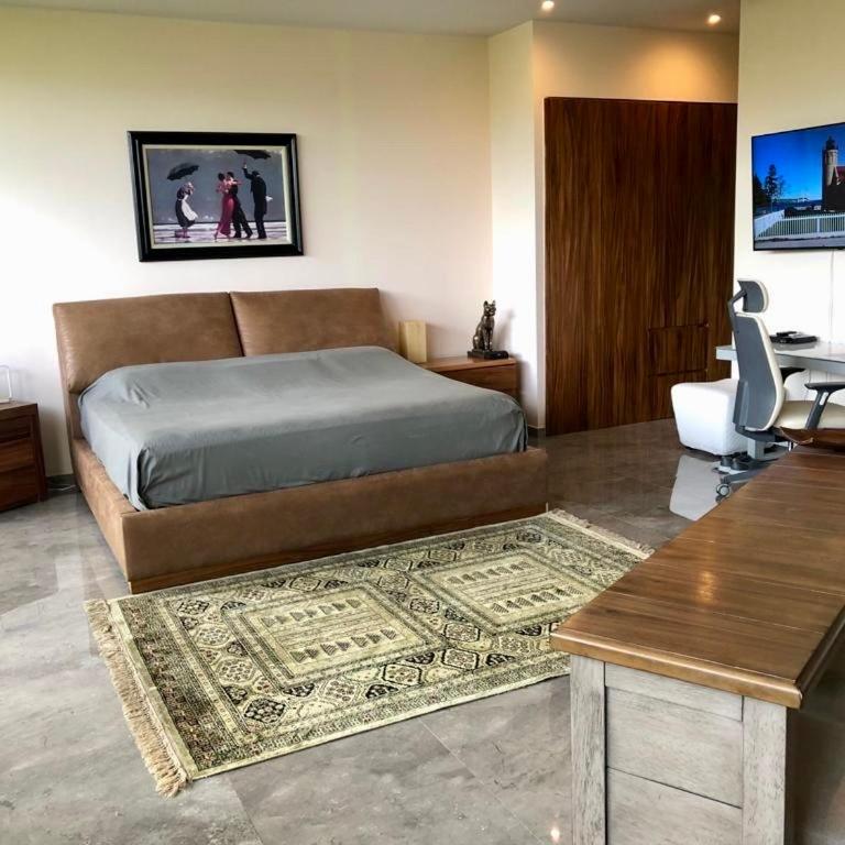 Mistiq Largest PH Studio with GYM, Beach Club Shuttle & Fast Wifi - One-Bedroom Apartment - 1
