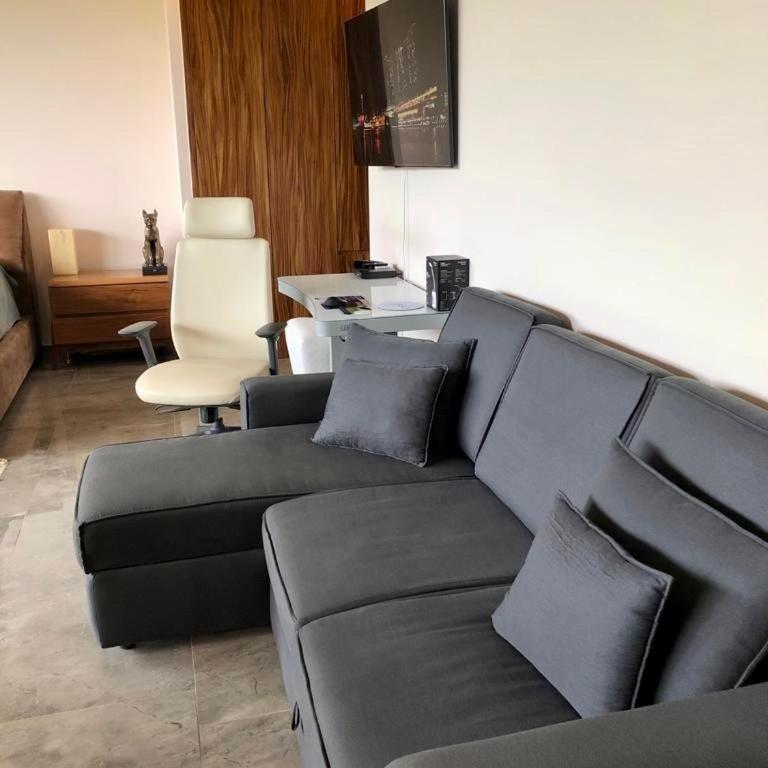 Mistiq Largest PH Studio with GYM, Beach Club Shuttle & Fast Wifi - One-Bedroom Apartment - 2