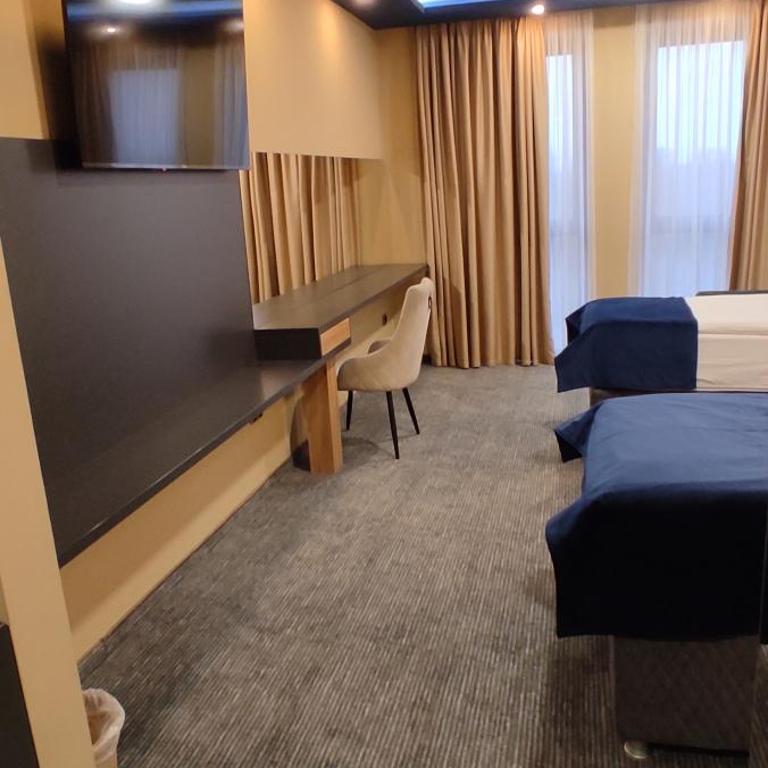 HOTEL LOBBY - Twin Room with Extra Bed - 4