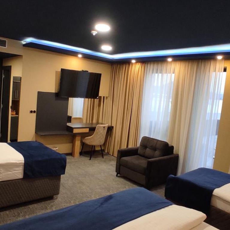 HOTEL LOBBY - Quadruple Room - 7