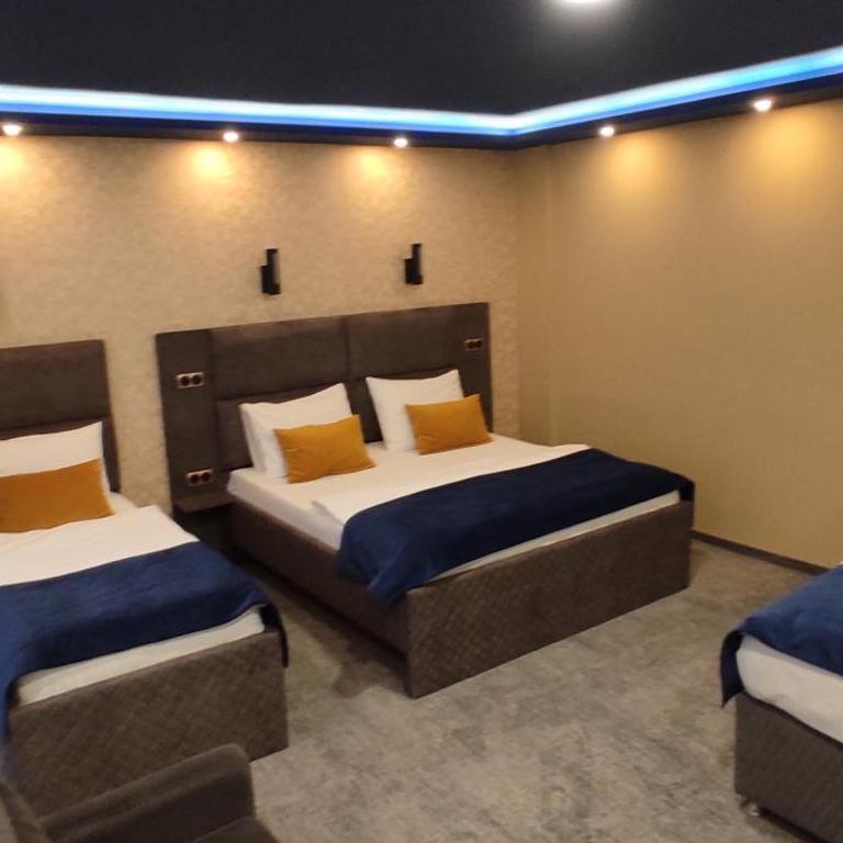 HOTEL LOBBY - Quadruple Room - 8