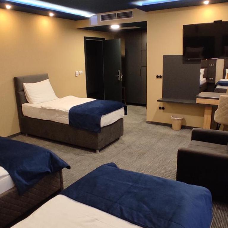 HOTEL LOBBY - Quadruple Room - 10