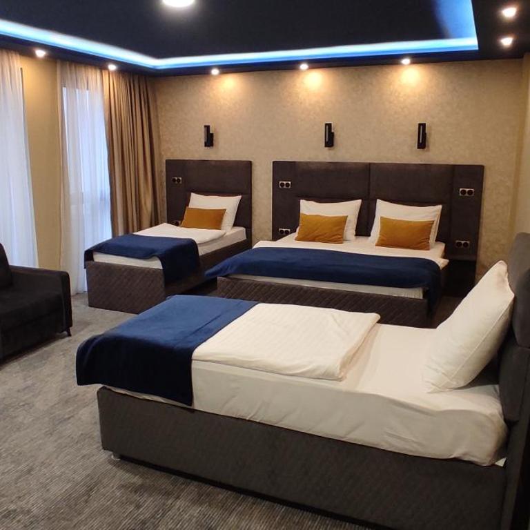 HOTEL LOBBY - Quadruple Room - 1