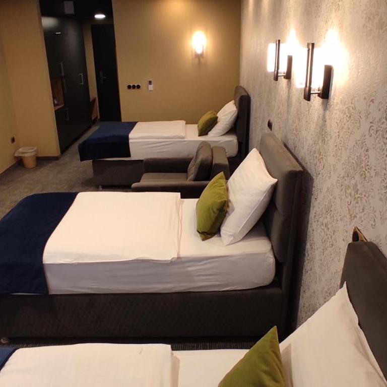 HOTEL LOBBY - Deluxe Triple Room - 7